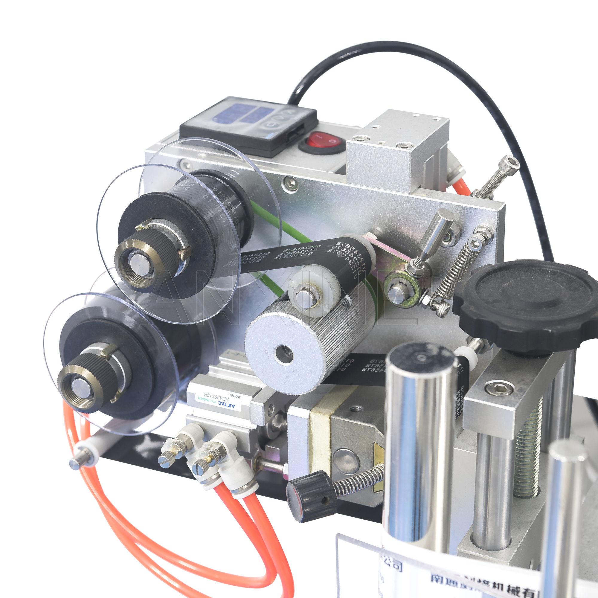 Self-adhesive Round Bottle Labeling Machine CED-TB201