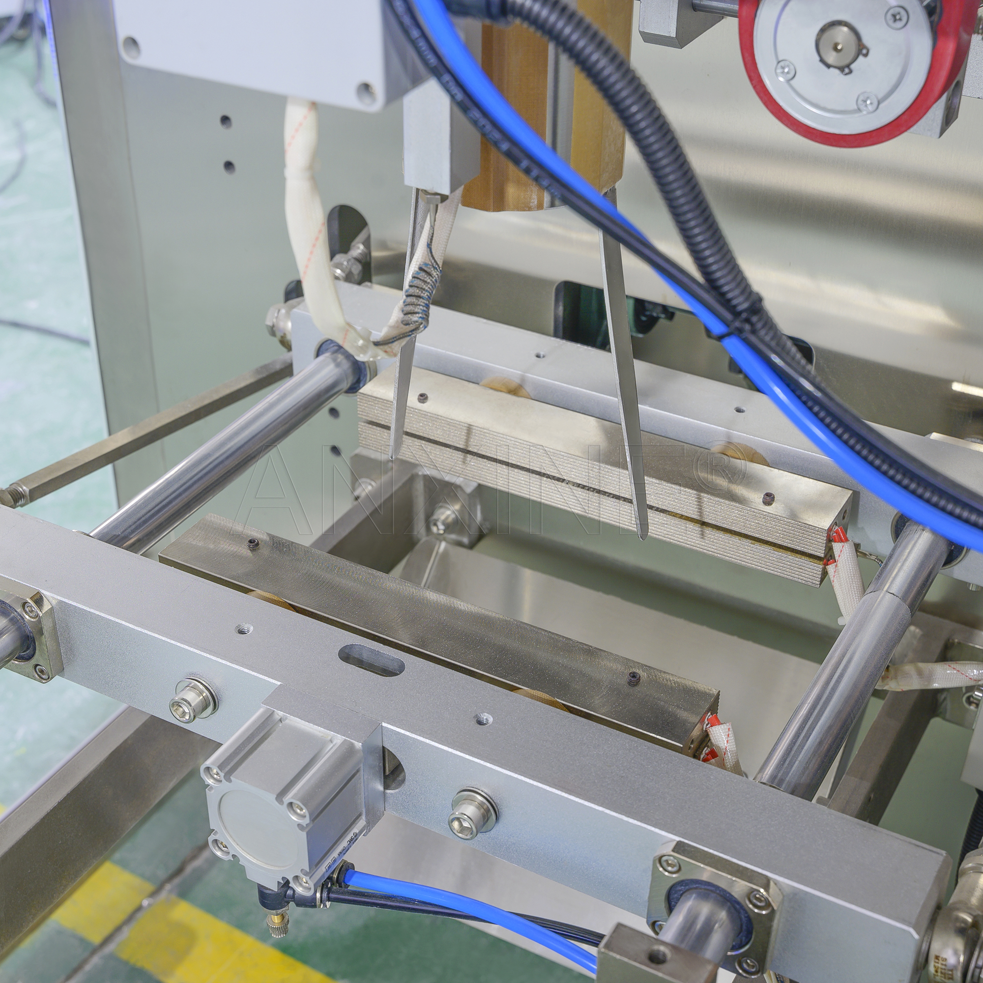 Versatile Vertical Packing Machine VFFS-520P