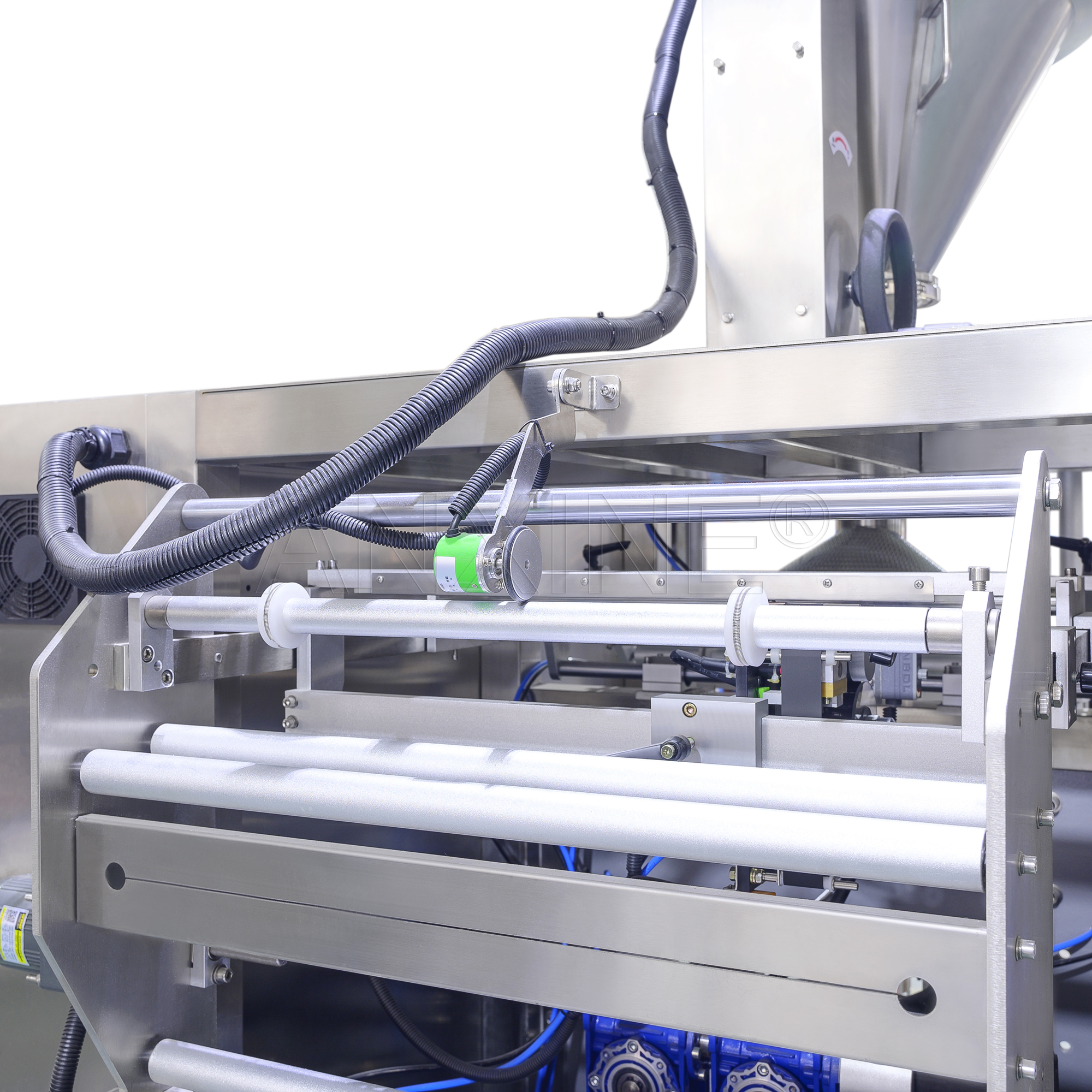 Versatile Vertical Packing Machine VFFS-520P