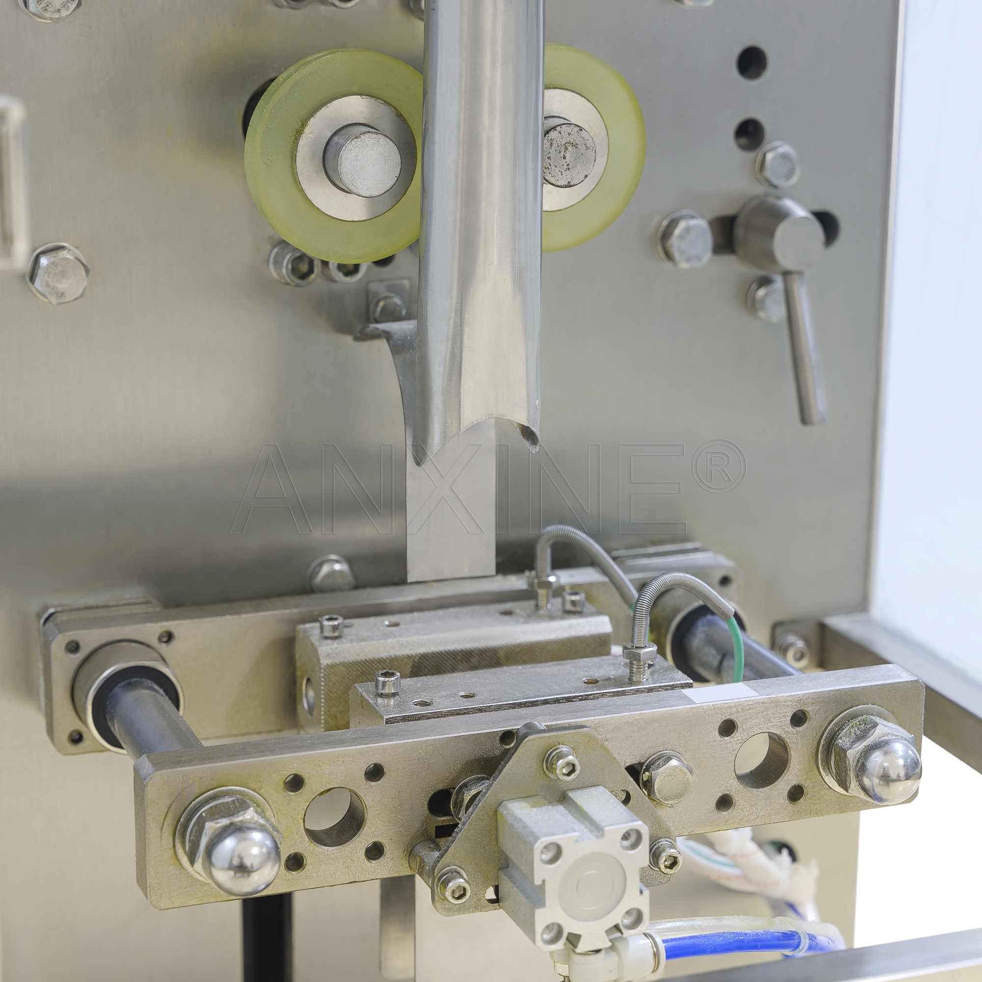 vertical form fill seal machine